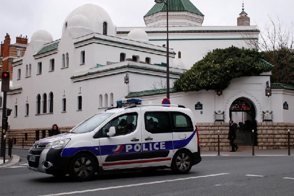 Francia: corte revoca decisione del governo su chiusura di una moschea a Bordeaux