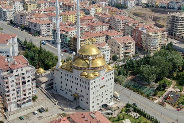 Turchia: moschea a sei piani dall'aspetto particolare pronta per essere inaugurata