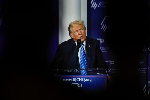 Stati Uniti: Trump promette di ripristinare il divieto di viaggio per i musulmani