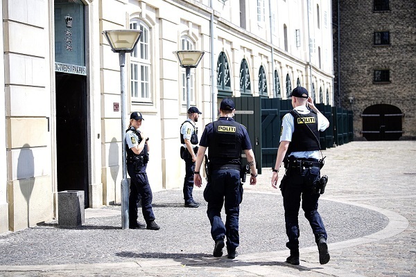 Danimarca: gruppo xenofobo dissacra il Corano davanti all'ambasciata irachena
