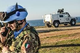 Per il terzo giorno consecutivo, Israele continua a colpire le forze dell’UNIFIL in Libano