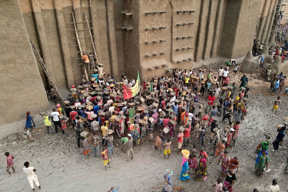 Mali: comunità islamica restaura il più grande edificio in mattoni di fango del mondo