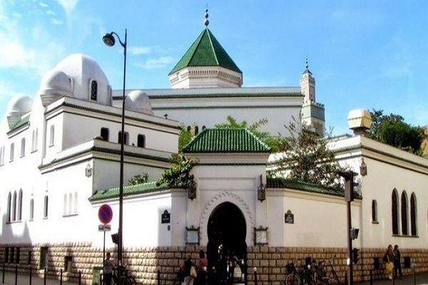 Francia: la Grande Moschea di Parigi condanna gli attacchi contro l’Islam da parte dei media