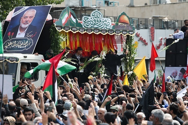 Tehran: in decine di migliaia rivolgono l'ultimo saluto a Ismail Haniyeh