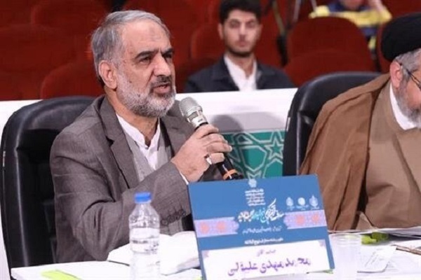 Iran: studioso sottolinea la necessità di modellare gli stili di vita in base agli insegnamenti del Corano