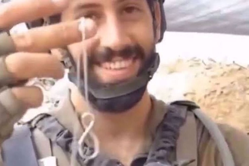 Rapporto: soldati israeliani vendono bottino che hanno rubato a Gaza e in Libano Rapporto: soldati israeliani vendono bottino che hanno rubato a Gaza e in Libano