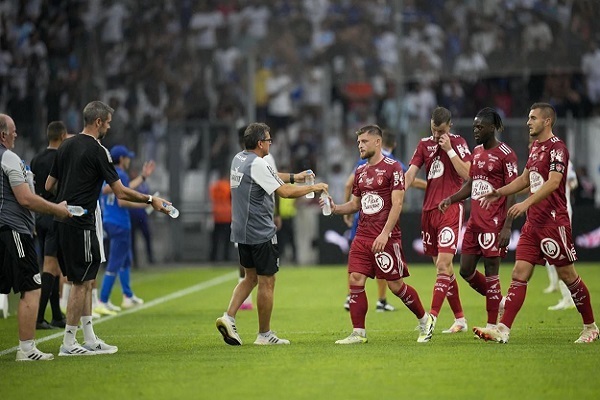 Ramadan: la FA Cup consentirà brevi pause ai giocatori musulmani per interrompere il digiuno