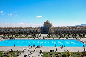 Nowruz: turisti visitano la piazza Naghsh-e-Jahan di Isfahan