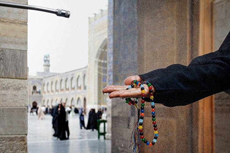 Mashhad: aspersione acqua di rose al Mausoleo dell'Imam Reza (AS)