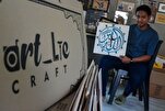 Malesia: artigiano malese scolpisce il legno con temi coranici