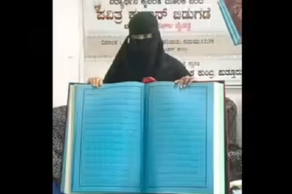 India: donna musulmana scrive a mano il Corano