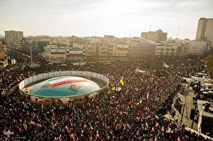 FOTO - Tehran: manifestazioni in difesa della Repubblica Islamica