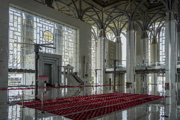Masjid di Malaysia; Struktur besi di atas air + Gambar dan video