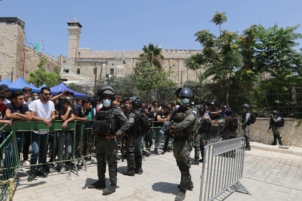Solat Jumaat di Masjid Al-Aqsa dengan penyertaan 4,000 orang Palestin