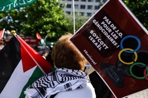 perarakan dalam darah; Dari jalan-jalan Gaza ke jalan-jalan Paris