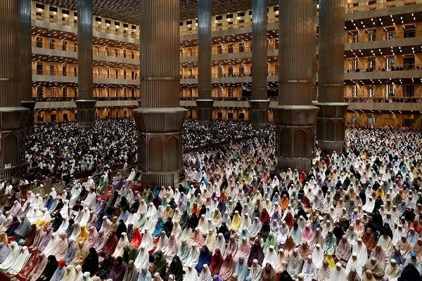 Tradisi Ramadhan umat Islam; Sahur dan perayaan memperingati turunnya Al-Quran