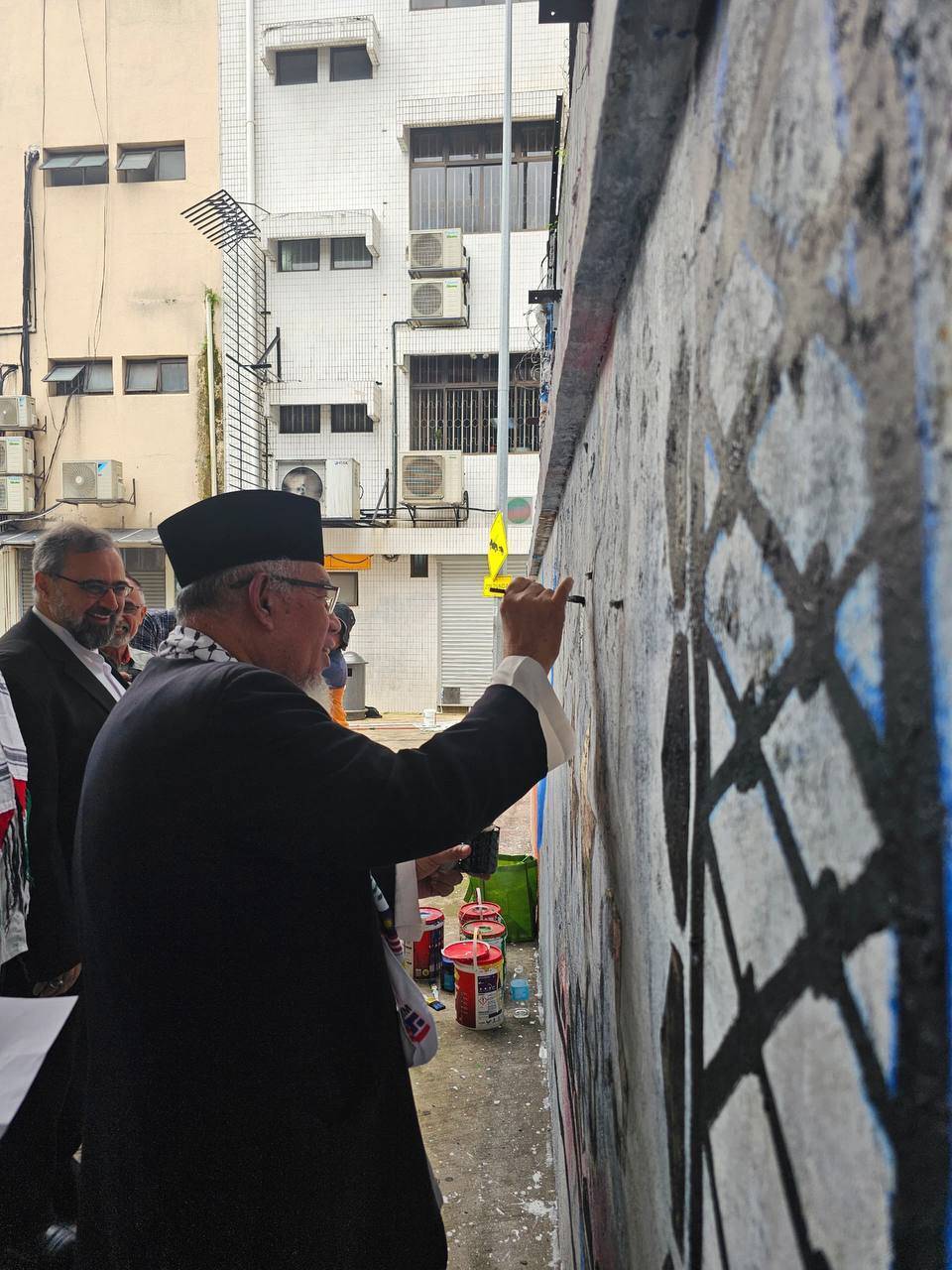 Mural Palestin didedahkan di Kuala Lumpur pada Hari Quds