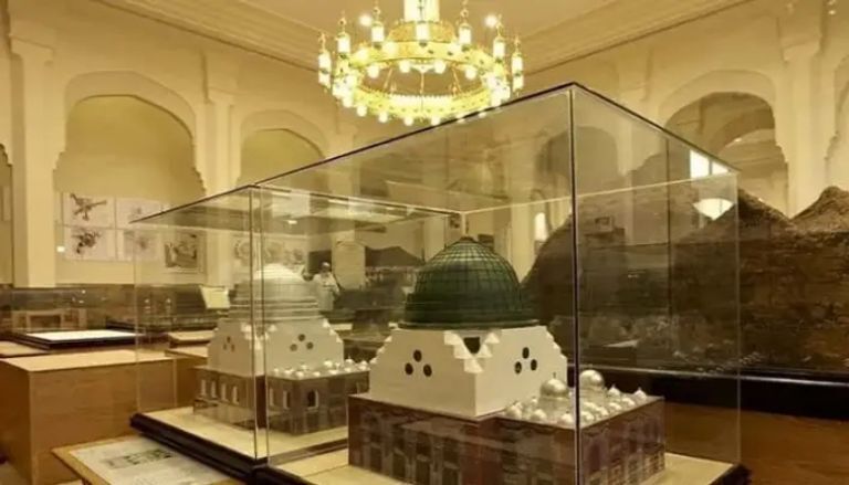 Al-Quran Terbesar di Dunia dipamerkan di Muzium Mekah
