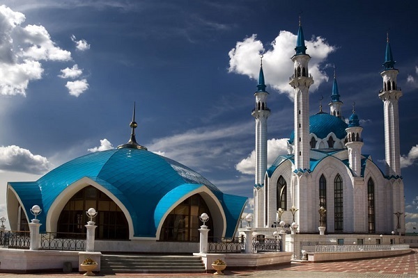 Kota agama di Rusia; daripada bacaan al-Quran tanpa henti di masjid hinggalah lilin gereja yang sentiasa menyala