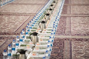 Jamuan Iftar di Makam Imam Reza (a.s.)