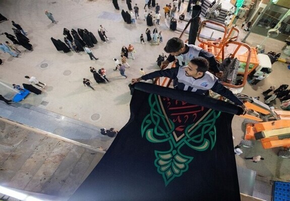 Makam Suci Al-Hussaini dan Al-Abbasi berselindung hitam menjelang Muharram Makam Suci Al-Hussaini dan Al-Abbasi berselindung hitam menjelang Muharram