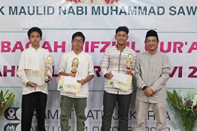 Ang Paligsahan ng Qur’an sa Indonesia ay Umaakit ng 200 na mga Magsasaulo ng Parehong mga Kasarian