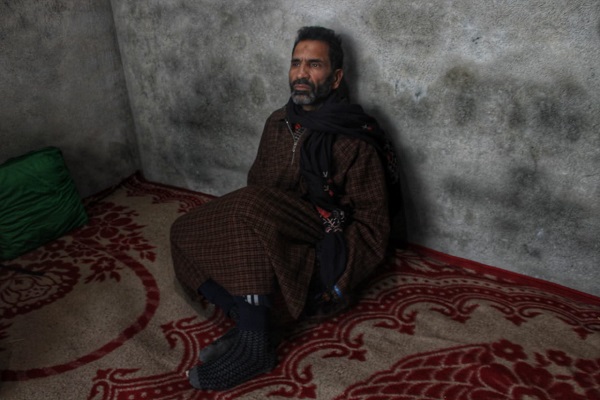 د کشمیر غلام محمدبټ،د استقامت شاعر یا مدهوش لیونی د کشمیر غلام محمدبټ،د استقامت شاعر یا مدهوش لیونی