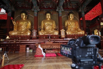 د سؤول په بودايي معبد کښې آنلاین دعا
