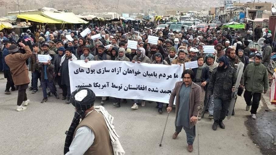 Protestos antiamericanos em Bamyan, Afeganistão + fotos Protestos antiamericanos em Bamyan, Afeganistão + fotos