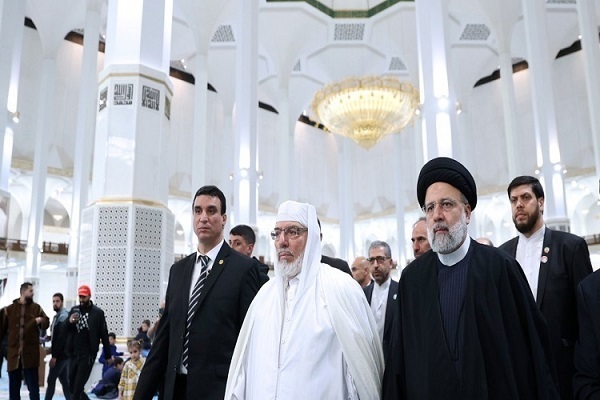 Presidente iraniano visita a maior mesquita da África durante visita à Argélia