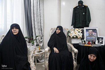 Ativistas Corânicas Femininas Visitam Família de Mártir