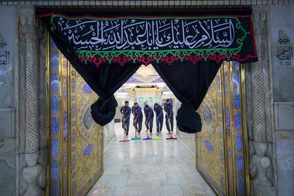 Стирание пыли с надгробья имама Хусейна в преддверии мохаррама (+фото & видео)