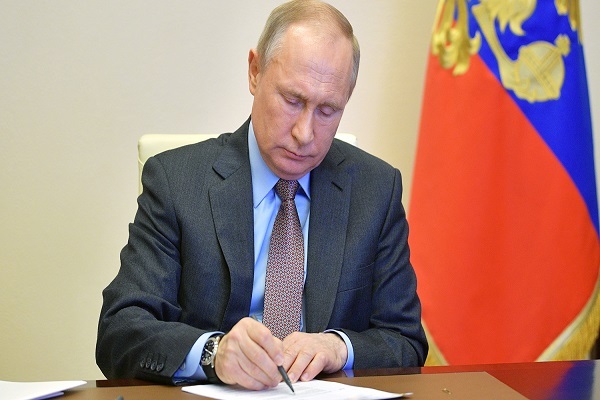 Путин поручил рассмотреть вопрос создания межрелигиозного центра в Новой Москве