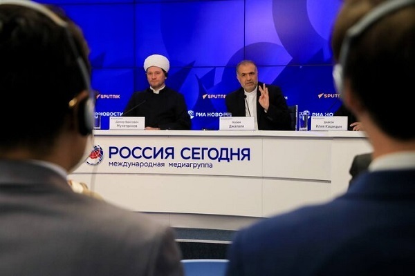 Собрание российских мусульман и христиан для осуждения оскорбления Корана