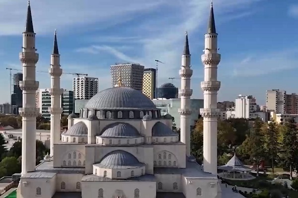 Мечеть Намазга; Место духовной встречи мусульман в самом сердце столицы Албании