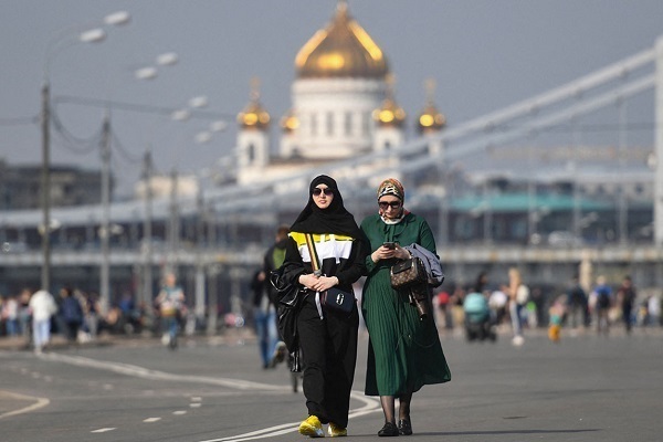 Мусульманки могут фотографироваться на загранпаспорт в хиджабе