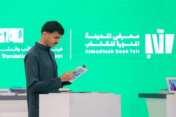 Выставка редких книг на книжной ярмарке в Медине