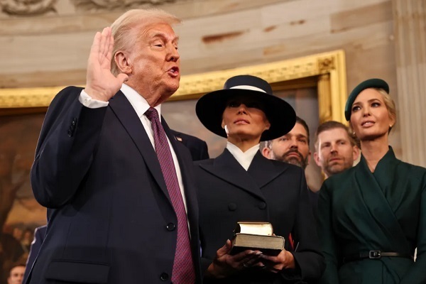 Игнорирование Трампа Библии на инаугурации