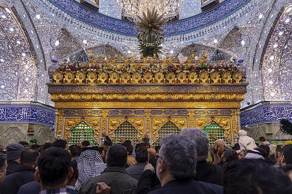 Атмосфера храма хазрата Аббаса (мир ему) накануне дня рождения Имама Махди (дуап)