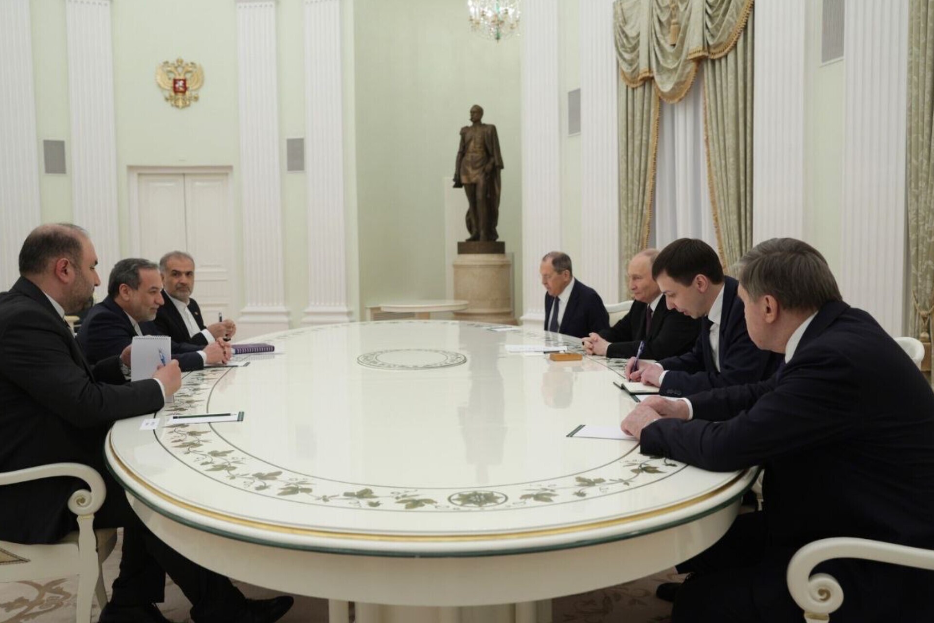 Иракчи встретился с Путиным и передал послание Верховного лидера