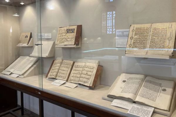 Выставка исторических рукописей Корана в Исламском музее мечети Аль-Акса + фото