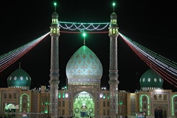 Освещение мечети Джамкаран в канун дня рождения Имама Замана