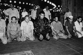 Mwanamasumbwi Muhammad Ali aaga dunia akiwa na miaka 74