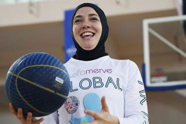Manamke Mwislamu Mcheza Basketboli ataka FIBA iruhusu Hijabu