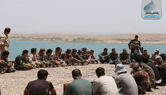 Wanajeshi Wairaqi wasoma Qur’ani katika eneo walilokomboa kutoka magaidi wa ISIS