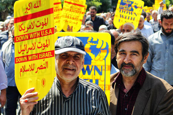 Wananachi wa Iran waandamana kulaani jinai za koo Aal Saud na Aal Khalifa