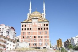 Ankara'da mimari harikası apartman üstü cami