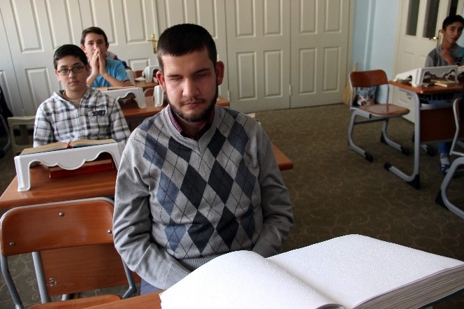 Görme engelli Taha, Kur'an-ı Kerim'i 8,5 ayda ezberledi