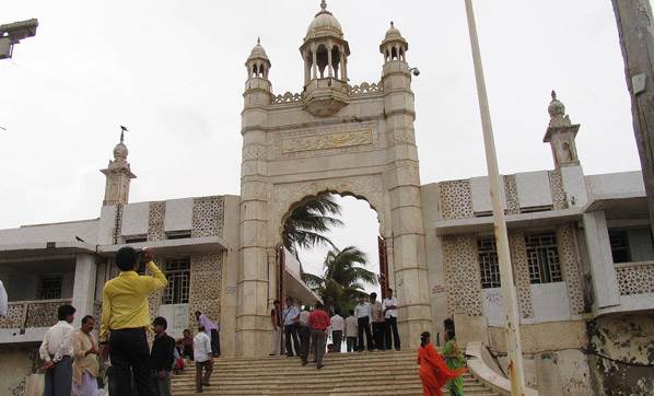 Hindistan'da kadınlara Hacı Ali Cami türbesine izin
