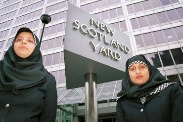 İskoçya'da Müslüman polisler için başörtüsü izni